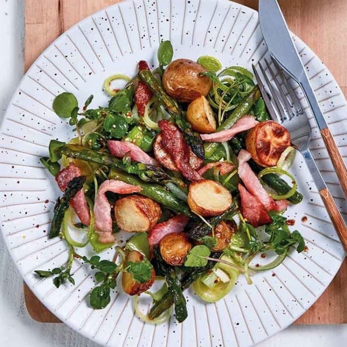 Warm roast asparagus salad